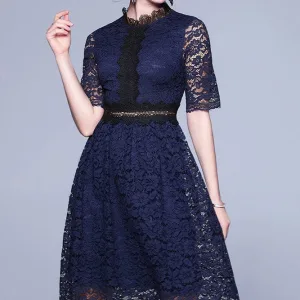 Robe Bleu Marine Dentelle